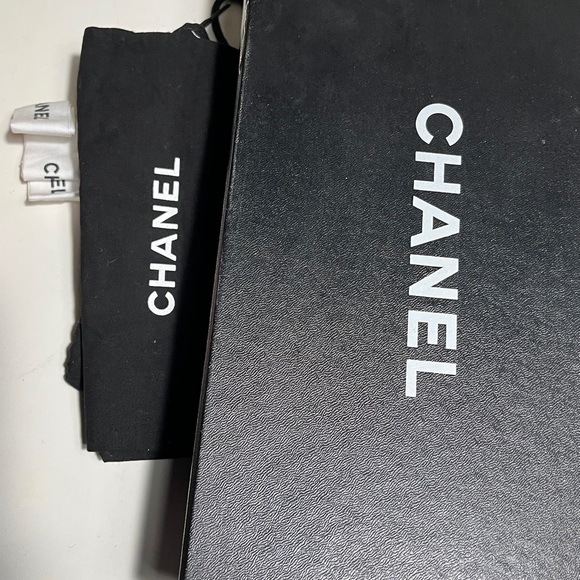 CHANEL Women's Dark Red Leather Flats - Picture 16 of 16